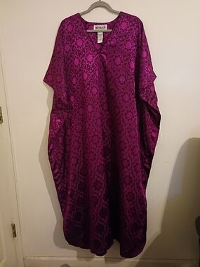 Winlar Women's Plum Satin Patterned Caftan Dress Black Trim Sz OS
